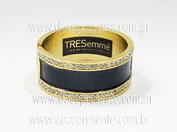 Pulseira Personalizada para o Dia Internacional da Mulher.
Base dourada com Strass brilhante.
Personalização na parte interna da pulseira.
Tamanho único
Fechamento e Travamento de pressão